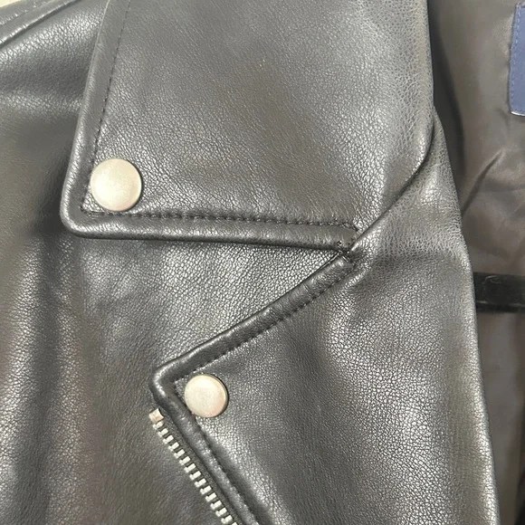 GAP Women's Classic Black faux Leather Jacket - Picture 6 of 14